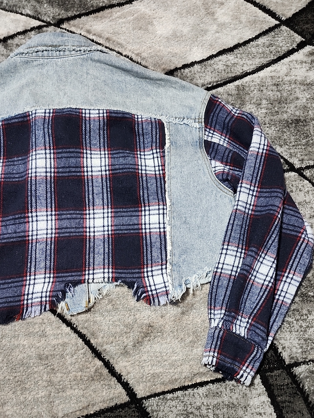 MISS ME DESTUCTED PLAID RAW-EDGE FRAYED CROPPED BUTTON-DOWN DENIM JACKET - Picture 12 of 15